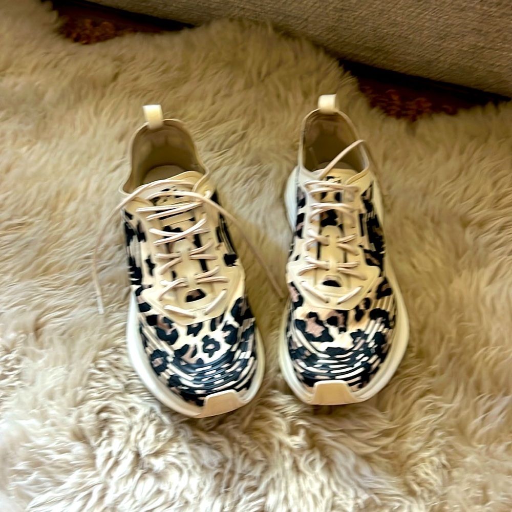 APL leopard running shoes sz 8
